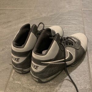 Nike Men's Black and White Athletic Shoes